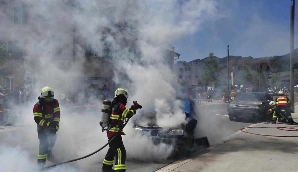 Strasseneinsatzdemonstration der Feuerwehr Mittelrheintal 2015 in Widnau: Wer keinen Feuerwehrdienst leistet, ist ersatzpflichtig. Wer allerdings kein Einkommen hat, soll weiterhin von der Ersatzabgabe befreit sein.
