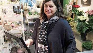 Allein im Laden Blumen kaufen