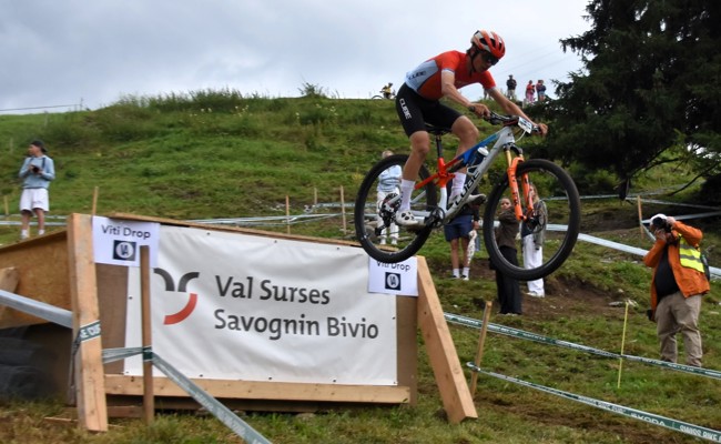 Schweizer Cross-Country-Meisterschaften: Fynn Lanter siegt, Jolanda Neff knapp an Medaille vorbei