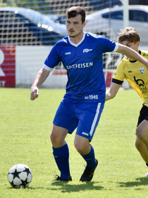Robin Sonderegger ist sich auch nicht zu schade, den Ball mal in der eigenen Platzhälfte zu holen. Robin Sonderegger ist sich auch nicht zu schade, den Ball mal in der eigenen Platzhälfte zu holen.