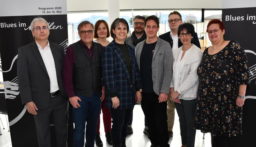 Veranstalter und Kulturpartner von «Blues im Madlen», von links: Thomas Nüesch (die Mobiliar), Erich Kühnis (Kühnis Sehen und Hören), Carola Esphanhol (Gemeinderätin Au), Sabina Saggioro (Rheintaler Kulturstiftung), Agostino Stefanelli (Amag), Pascal Zäch (Kinotheater Madlen), Michael Gasser (die Mobiliar), Angi Nüesch (Gravag Energie) und Denise Zellweger (Kinotheater Madlen). Veranstalter und Kulturpartner von «Blues im Madlen», von links: Thomas Nüesch (die Mobiliar), Erich Kühnis (Kühnis Sehen und Hören), Carola Esphanhol (Gemeinderätin Au), Sabina Saggioro (Rheintaler Kulturstiftung), Agostino Stefanelli (Amag), Pascal Zäch (Kinotheater Madlen), Michael Gasser (die Mobiliar), Angi Nüesch (Gravag Energie) und Denise Zellweger (Kinotheater Madlen).