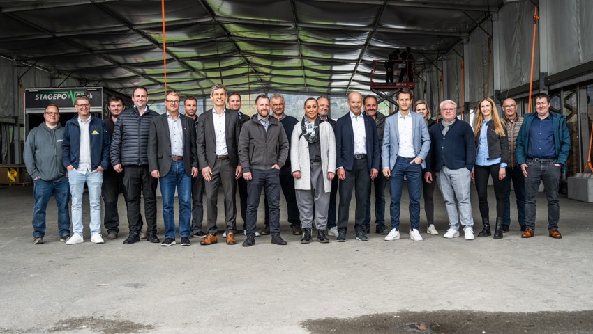 Sponsoren, Partner und Messeteam freuen sich gemeinsam auf die Rhema 2024. Sponsoren, Partner und Messeteam freuen sich gemeinsam auf die Rhema 2024.