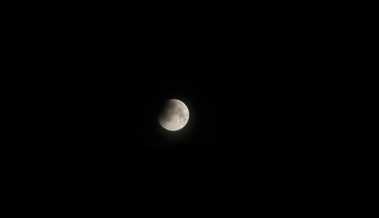 Mondfinsternis live vom Dach der Sternwarte beobachten