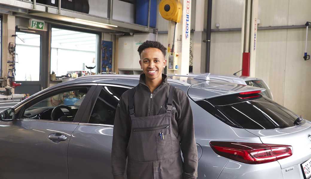Seit fünfeinhalb Jahren arbeitet Bana Mebrahtom bei der MP Garage. Im Sommer schliesst er seine zweite Ausbildung ab. 