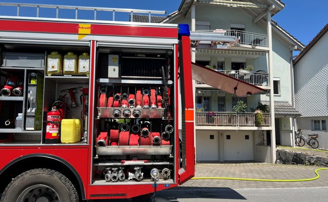 Brand in Mehrfamilienhaus: Feuerwehr konnte das Feuer löschen