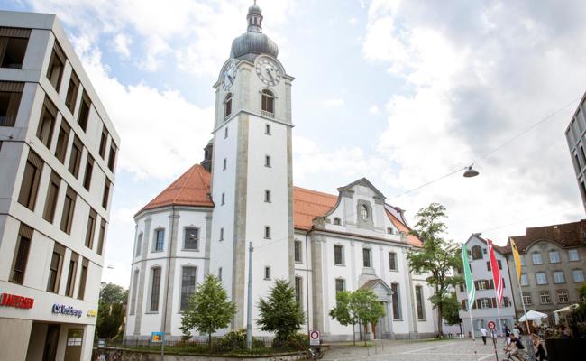 Glocken rufen früh zum Pilgern