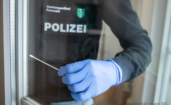 Lieferwagen und mehrere Maschinen gestohlen: Unbekannte sind in einen Werkhof eingebrochen