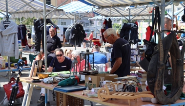 Von Pokémon bis Häkelkunst: Flohmarkt zieht Sammler und Künstlerinnen an