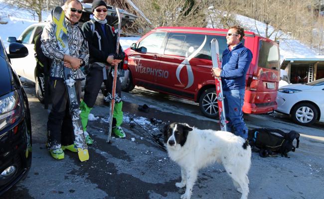 Mit Hund und Ski auf die Kamorabfahrt