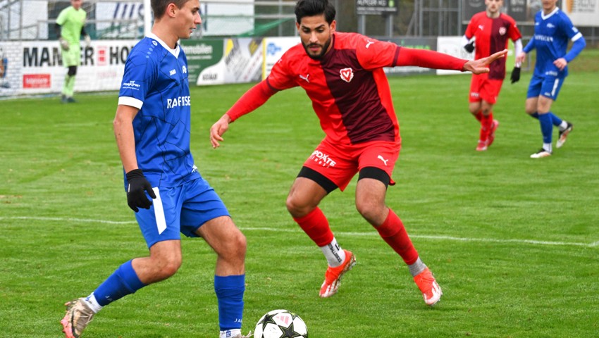 Tobias Geisser (links) gehört beim starken FC Rüthi zum Stammpersonal.