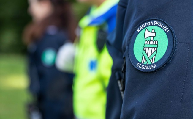 Psychisch auffälliger Töfffahrer verursacht Unfall: Eine Person verletzt