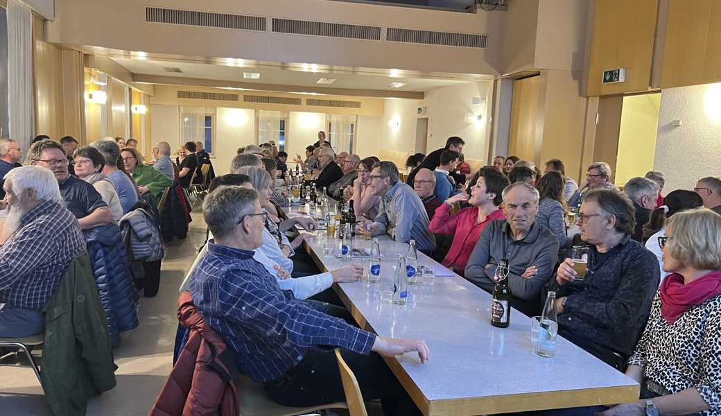 Rund 130 Personen nahmen an der Vorversammlung teil. 