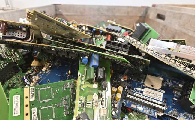 Wegen Brandgefahr: Elektroschrott-Annahme künftig nur noch einmal im Monat