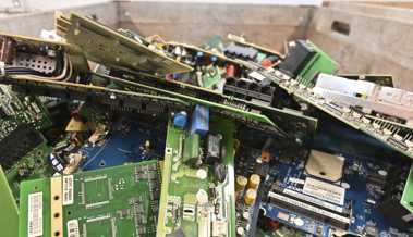 Wegen Brandgefahr: Elektroschrott-Annahme künftig nur noch einmal im Monat Wegen Brandgefahr: Elektroschrott-Annahme künftig nur noch einmal im Monat