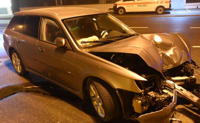 Totalschaden nach Flucht vor der Polizei