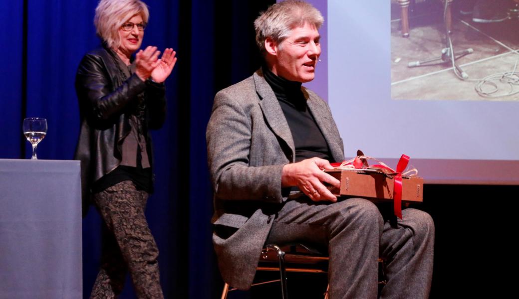 Traditionell bereichert ein Gastreferent den Apéro. «Arno Stocker ist ein Unternehmer, der Kultur an kommende Generationen weitergeben möchte», so Gemeindepräsidentin Christa Köppel.