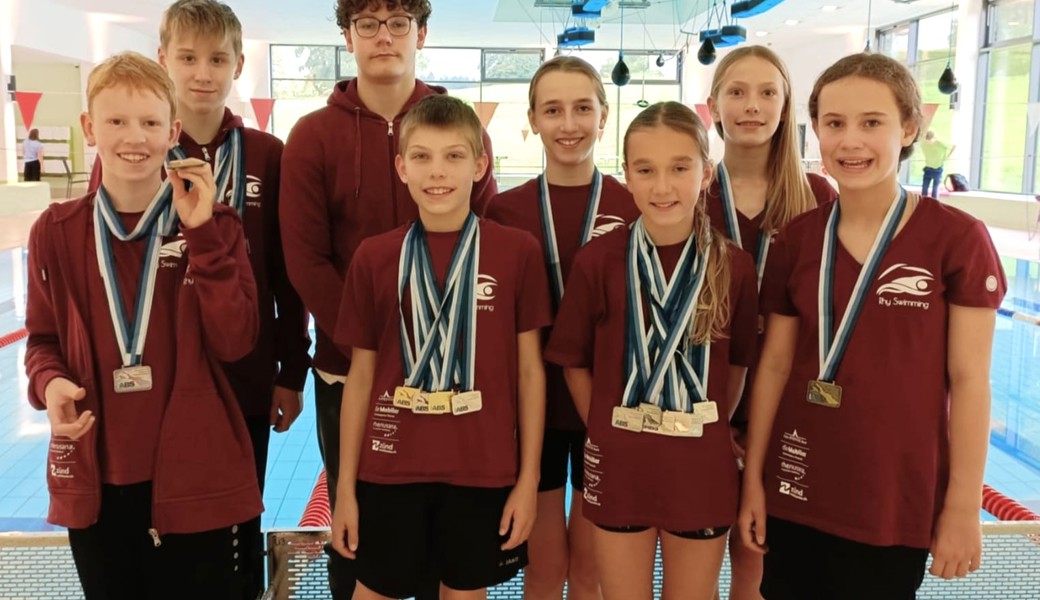 Rhy Swimming holt an den Bodenseemeisterschaften 24 Medaillen