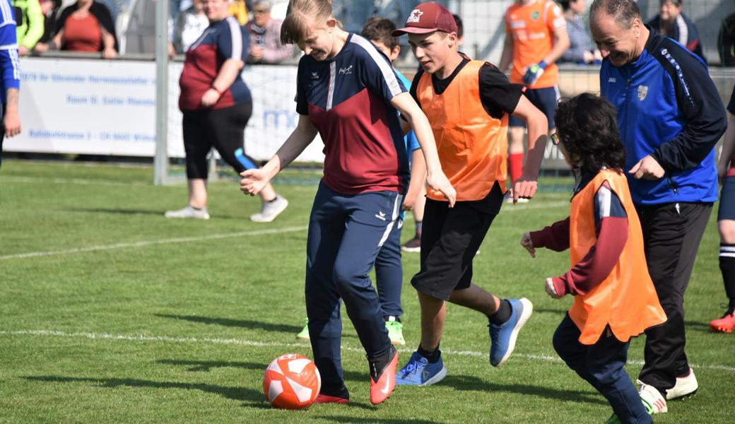 Die Fussballerinnen und Fussballer mit Handicap waren voller Einsatz dabei.
