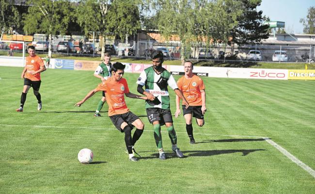 Absteiger startet mit Derby