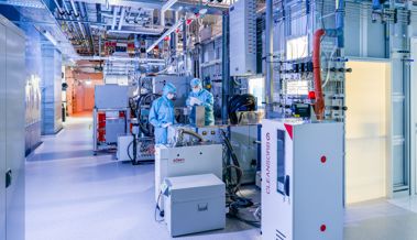 Mitglieder der regionalen Arbeitgeberverbände informierten sich über Ausbau des Reinraums