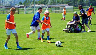 Fussballfreude für alle: So spielten Kinder und Erwachsene mit Handicap am «Biene Fussballturnier»