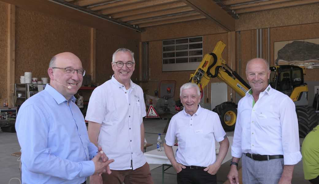 Regierungsrat Beat Tinner, Olaf Tiegel (VSGR Fachgruppe Siedlung und Landschaft), Roland Wälter und Andreas Eggenberger (von links). 