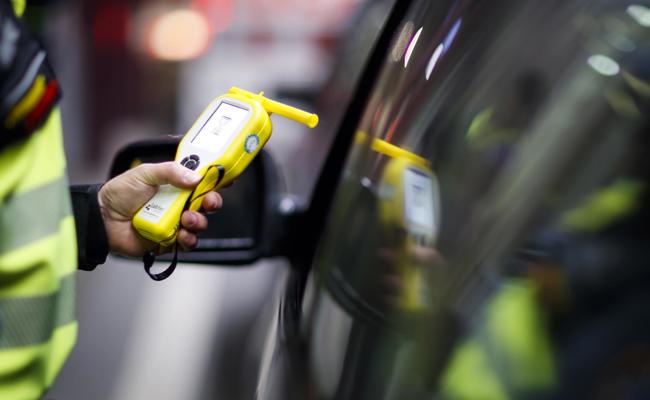 Betrunken ohne Führerschein in vier Autos geprallt