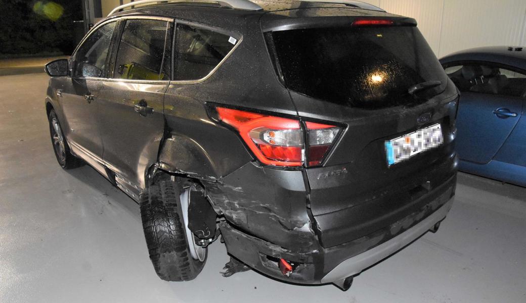So sieht das Auto aus, in das der Unfallverursacher beim Überholen hineingefahren ist.