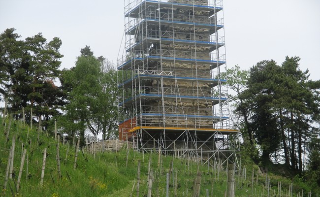 Historisches Wahrzeichen im Baugerüst: Burgruine Grimmenstein wird saniert