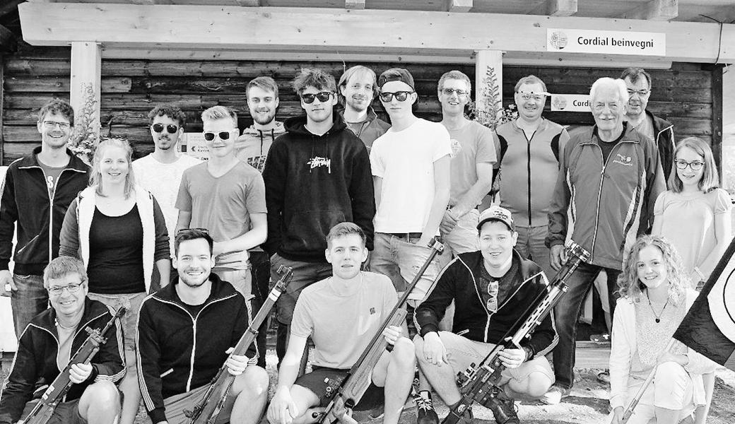 Die Kornberger Schützen in Flond in der Surselva. 