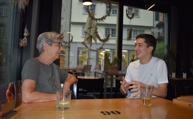 Antoinette Steiger (74) und Nils Eichmüller (18) im Dialog über unterschiedliche Lebensentwürfe