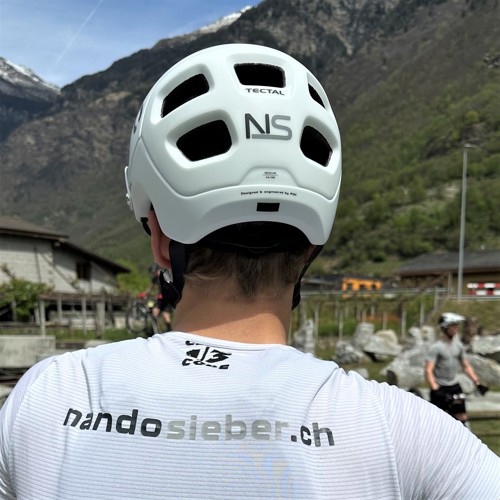 Nando Sieber in Malvaglia, Tessin - der junge Athlet hat jetzt auch eine eigene Webseite. Nando Sieber in Malvaglia, Tessin - der junge Athlet hat jetzt auch eine eigene Webseite.