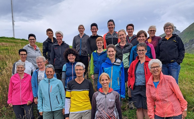 Frauen auf dem Weg des sagenumwobenen Selun