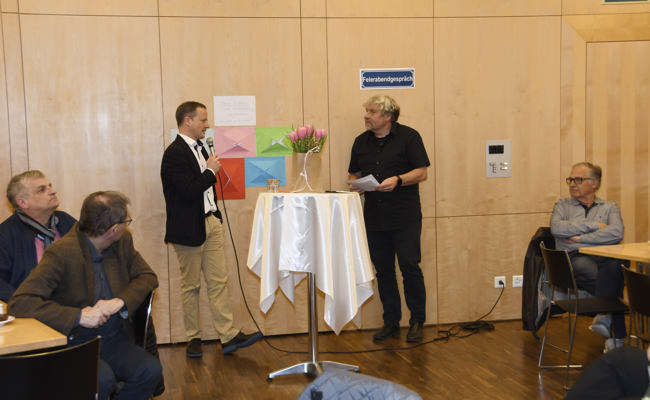 Feierabendgespräch über gesellschaftliche Themen