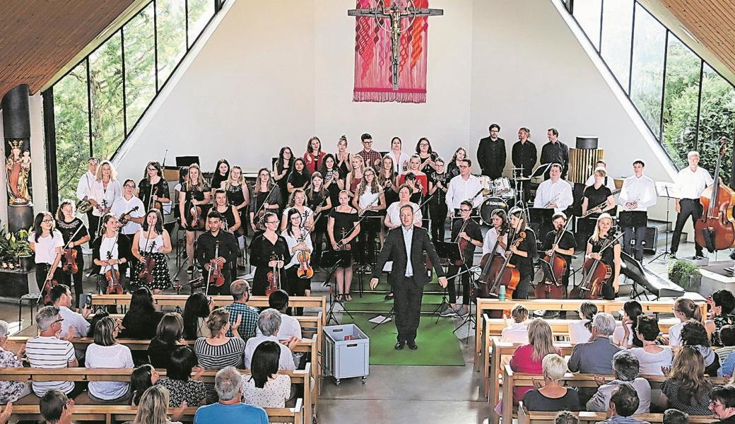 Chor und Orchester wurden mit tosendem Applaus belohnt.