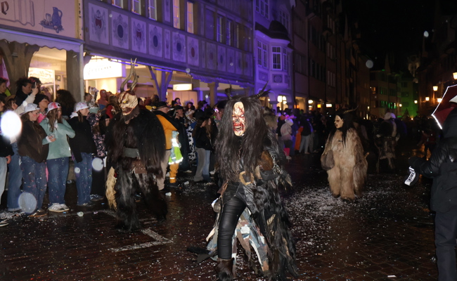 Wenn sich das Rheintal am Tschätteri zur grossen Fasnachtsparty trifft