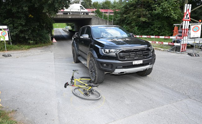 Unfall zwischen Velofahrerin und Pickup-Fahrer