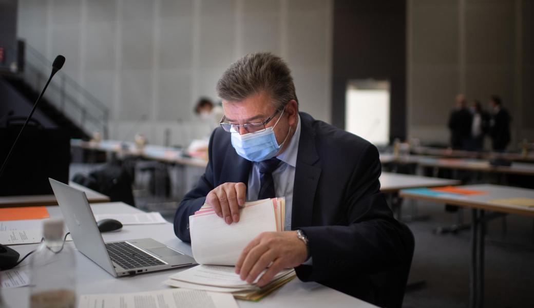 Bevor diskutiert wird, haben sich die Kantonsräte durch ganze Stapel Papier durchzuarbeiten. Vorberatende Kommissionen nehmen ihnen einen Teil dieser Arbeit ab. So auch die Kommission, die sich mit der Abschaffung der Schwarzen Listen befasst. Ihr gehört auch Stefan Britschgi an.