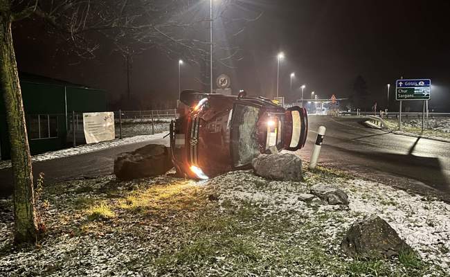 Auto eines Betrunkenen kippt – Sachschaden sehr hoch