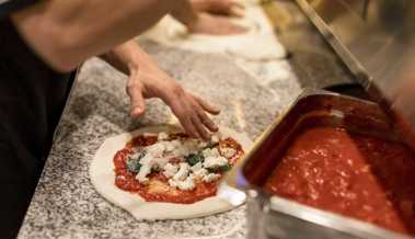 «Dosenfutter»: Gast schimpft online über Essen in Pizzeria und landet vor Gericht