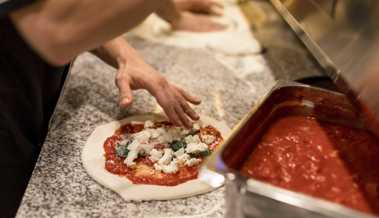 «Dosenfutter»: Gast schimpft online über Essen in Pizzeria und landet vor Gericht