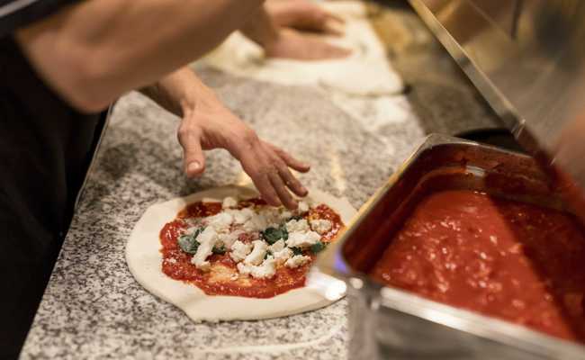 «Dosenfutter»: Gast schimpft online über Essen in Pizzeria und landet vor Gericht