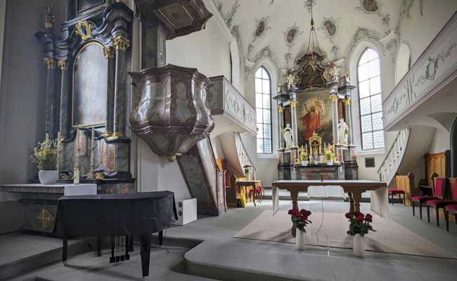 Musik in der Kirche und im Pfarreiheim: Zwei Klaviere gaben zu reden