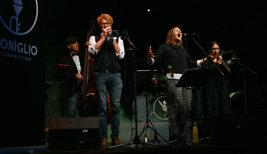 Mitreissender Swing: Die Coniglio Connection mit Benjamin und Alexandra Frei aus Kriessern. Mitreissender Swing: Die Coniglio Connection mit Benjamin und Alexandra Frei aus Kriessern.