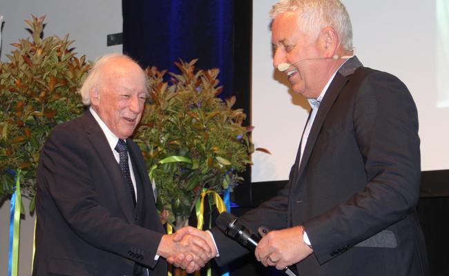Rhenusana ehrt Turi Philipp