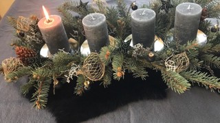 Iris Regensburger aus Widnau hat das Bild ihres Adventsgesteckes geschickt, nachdem sie die erste Kerze angezündet hatte. Iris Regensburger aus Widnau hat das Bild ihres Adventsgesteckes geschickt, nachdem sie die erste Kerze angezündet hatte.