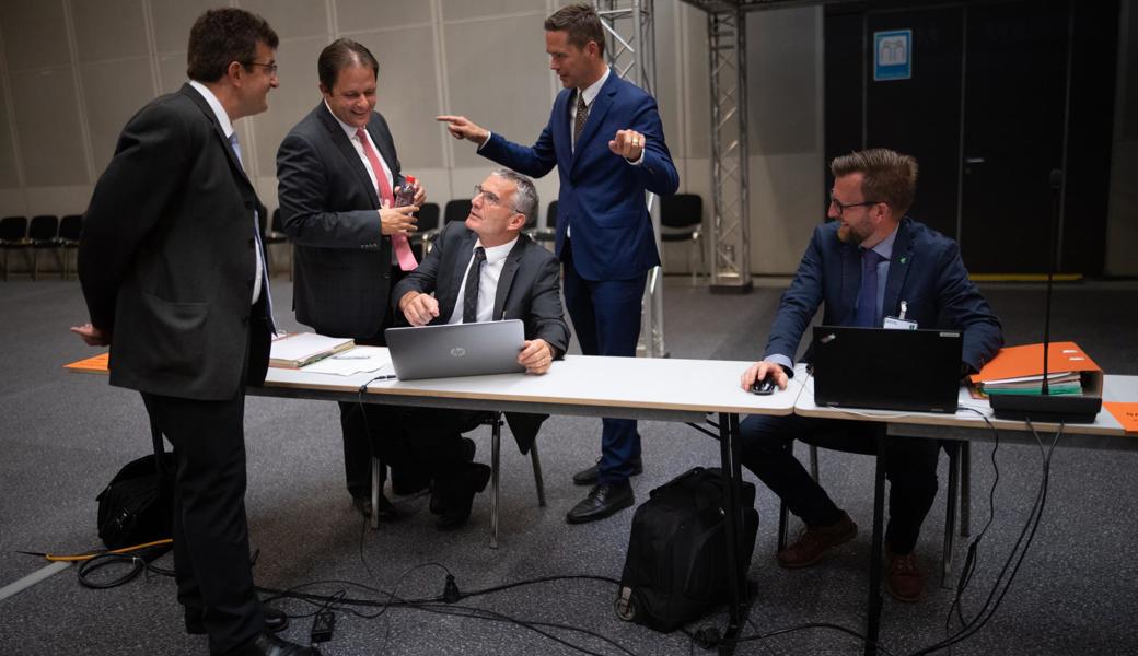 In den vorberatenden Kommissionen werden die Geschäfte bereits besprochen, bevor sie vor den Gesamtrat kommen. In diesen Kommissionen sind alle Fraktionen vertreten.