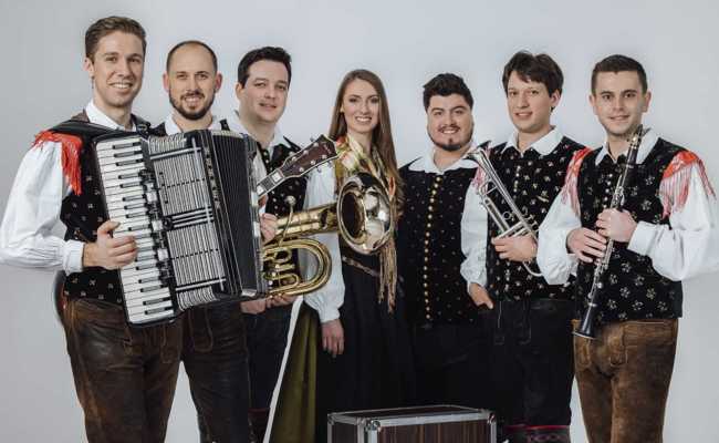 Enkel führt das  Erbe des Erfinders des Oberkrainer-Musikstils weiter
