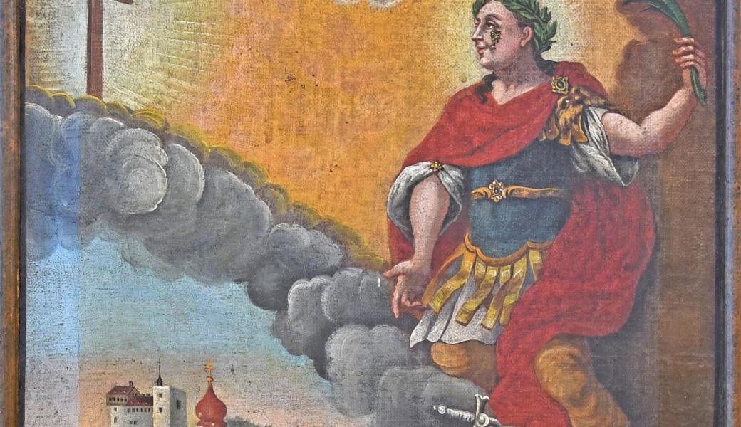 Die Votivtafel zeigt, wie der heilige Mauritius um das Wohlergehen des Rosses bei Gott bittet. Die Szene bildet das Zeitgeschehen Bernecks 1768 detailgetreu ab. Die Heilig-Kreuz-Kapelle vorne war neun Jahre zuvor gebaut worden. Links neben der Rosenburg ist der Burgstall zu erkennen.