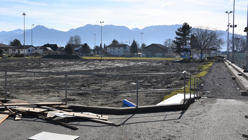 Das neue Clubhaus des FC Au-Berneck 05 entsteht auf einem Teil des bisherigen Hauptplatzes. Dieser wird dafür verschoben. Das neue Clubhaus des FC Au-Berneck 05 entsteht auf einem Teil des bisherigen Hauptplatzes. Dieser wird dafür verschoben.